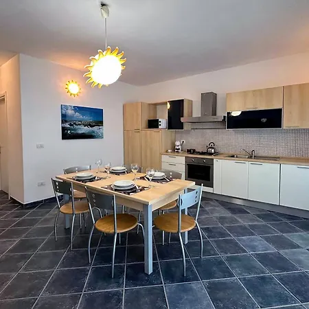 Dom wakacyjny A 5 Minuti, Giardino E Vista Mare - Due Splendide Indipendenti