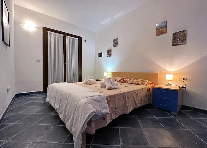 A 5 Minuti, Giardino E Vista Mare - Due Splendide Indipendenti * Palau